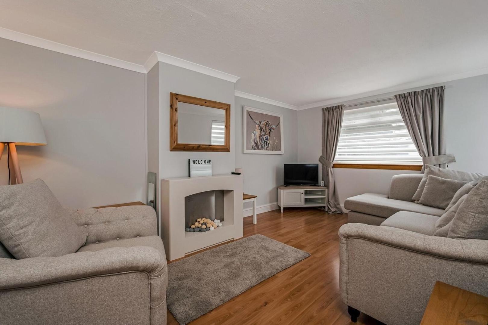 Centrally Situated 1 Bedroom House In Cumbernauld Exterior foto